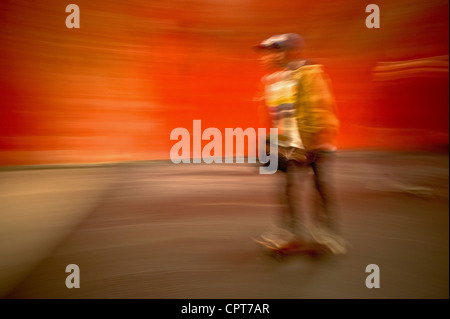 Auber est rouge, l'ancien et du corridor de l'ofAuber picturale colorée RER (métro) à Paris Banque D'Images