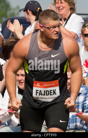 Pawel Fajdek (POL) Golden Spike photo réunion d'athlétisme lancer du marteau la concurrence 24 mai 2012 Aleksey Zagornyi termine troisième Banque D'Images