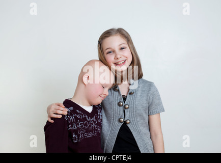 Frère jumeau du syndrome de Down, studio shot Banque D'Images