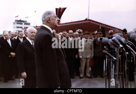 Gaulle, Charles de, 22.11.1890 - 9.11.1970, général et politicien français, visite d'État en Allemagne, arrivée à l'aéroport de Wahn, 4.9.1962, discours, Banque D'Images