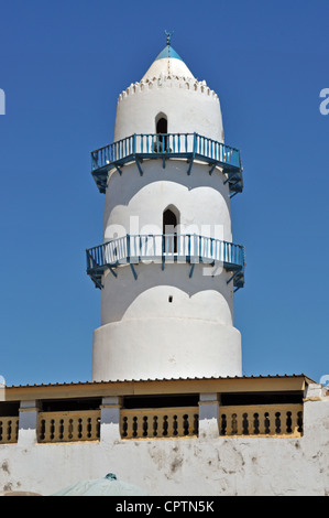 Minaret de la mosquée Hamoudi, ville de Djibouti. La mosquée a été construite en 1901 par Haji Hamoud et peut accueillir 1,000 fidèles. Banque D'Images