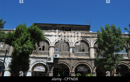 L'extérieur en ruines de l'hôtel Continental, Djibouti, d'où le pays était connu sous le nom de Somaliland français. Banque D'Images