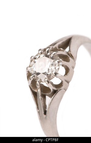 Anneau de diamant sur blanc Banque D'Images