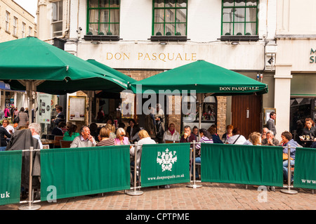 Le Don Pasquale restaurant café bar sur place du marché de Cambridge , Angleterre , Angleterre , Royaume-Uni Banque D'Images