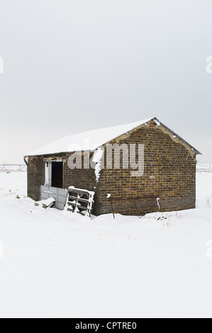 Neige en hiver s'agit de la péninsule Hoo, Kent en Angleterre. De vue le quatrième aéroport de London. Banque D'Images