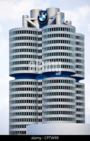 L'architecture moderne au siège de BMW de bureaux à Munich, Bavière, Allemagne Banque D'Images