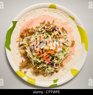 La viande de kebab avec des légumes prêt pour snack Banque D'Images