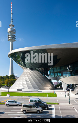 L'architecture moderne à la BMW Showroom, le client collecte, l'usine et son siège à Munich, Bavière, Allemagne Banque D'Images