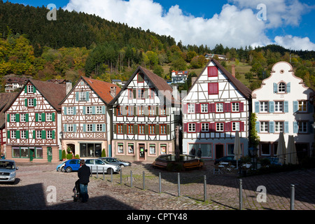 Maisons à pans de bois pittoresque à Schiltach dans les Alpes bavaroises, Allemagne Banque D'Images