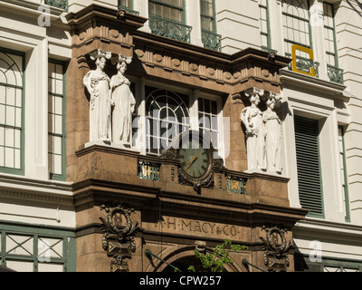 Beaux-Arts Statues, entrée principale, du grand magasin Macy's , 151 W. 34th Street, NYC Banque D'Images