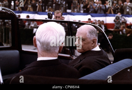 Gaulle, Charles de, 22.11.1890 - 9.11.1970, général et politicien français, visite d'État en Allemagne, avec le président de l'Allemagne en voiture, aéroport de Wahn, 4.9.1962, Banque D'Images