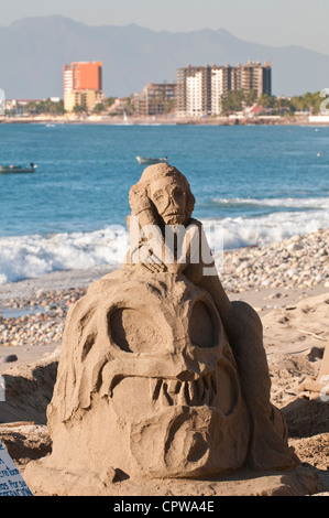 Le Mexique, Puerto Vallarta. Sculptures de sable sur la plage de Los Muertos, Puerto Vallarta, Mexique. Banque D'Images