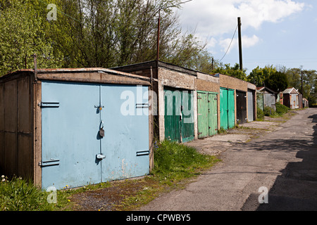 Des garages à blocage lane, Ebbw Vale, Wales, UK Banque D'Images