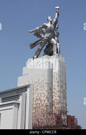 Travailleur et Kolkhozienne monument à Moscou près centre panrusse des expositions. Banque D'Images