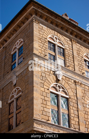 Vitraux fenêtres au plomb de Palazzo Piccolomini dans Via Del Balzello, Pienza, Toscane, Italie Banque D'Images