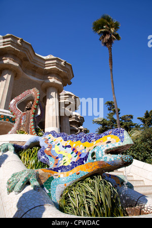 Dragon salamandra de mosaïque de Gaudi dans le parc Guell de Barcelone Banque D'Images