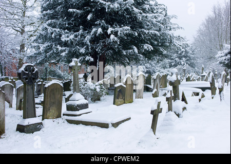 Les pierres tombales dans le cimetière à l'église paroissiale de Hampstead et ligne Holly Place à Hampstead, au nord de Londres, UK Banque D'Images