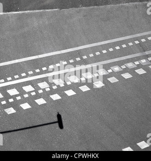 Lignes d'asphalte de la ville et de l'ombre vue aérienne à Barcelone Banque D'Images