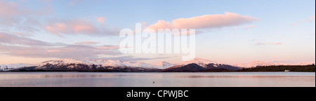 Le Loch Lomond au lever du soleil en hiver, Écossais des Highlands, Ecosse, Royaume-Uni Banque D'Images