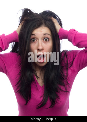 Portrait d'une jeune femme surpris avec les mains sur la tête à la caméra à l'incrédule Banque D'Images