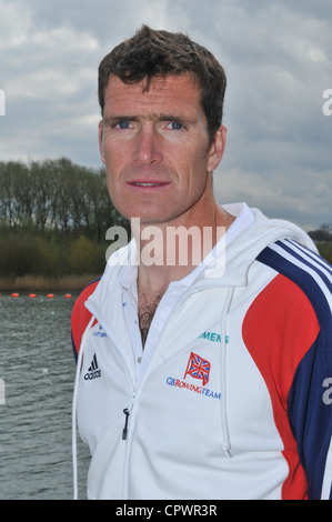 Greg Searle MBE, GO rameur olympique à l'Redgrave-Pinsent Lac Aviron, Reading, Royaume-Uni. Banque D'Images