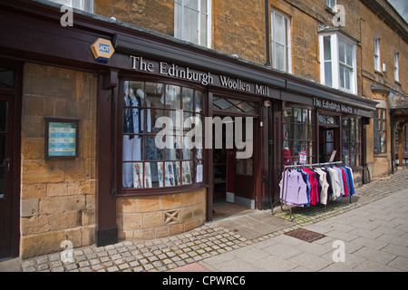 Edinburgh Woollen Mill shop, Broadway Banque D'Images