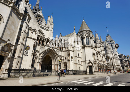 Les cours royales de justice dans le centre de Londres Banque D'Images