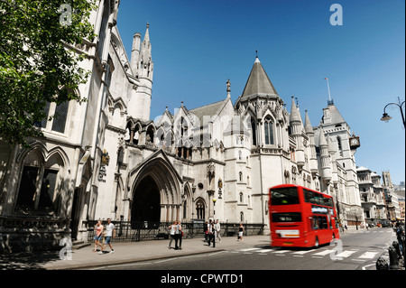 Les cours royales de justice dans le centre de Londres Banque D'Images