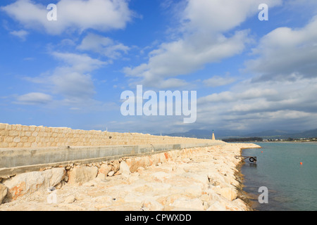 L'entrée du port de Latchi, région de Paphos, Chypre Banque D'Images