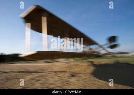 Premier vol SCULPTURE (©STEVEN H Smith 2003) WRIGHT BROTHERS NATIONAL MEMORIAL KITTY HAWK OUTER BANKS DE LA CAROLINE DU NORD USA Banque D'Images