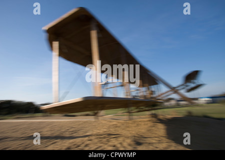 Premier vol SCULPTURE (©STEVEN H Smith 2003) WRIGHT BROTHERS NATIONAL MEMORIAL KITTY HAWK OUTER BANKS DE LA CAROLINE DU NORD USA Banque D'Images