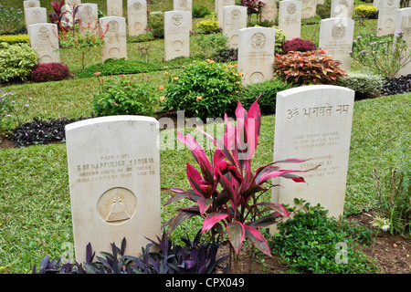 Les pierres tombales au cimetière de guerre de Kandy, Kandy, Sri Lanka Banque D'Images