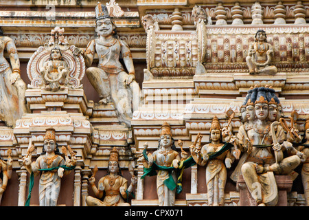 Muthumariamman Thevasthanam les chiffres sur le Sri temple hindou, Matale, Sri Lanka Banque D'Images