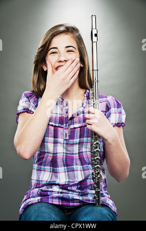 Portrait of young woman laughing and holding flute Banque D'Images