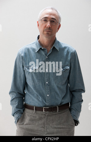 Portrait d'homme mûr, studio shot Banque D'Images