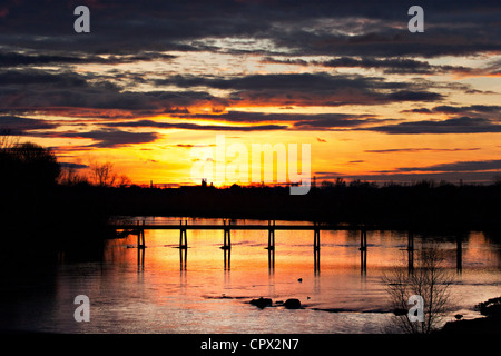 Coucher du soleil sur la rivière Shannon, Limerick, Munster, Irlande Banque D'Images