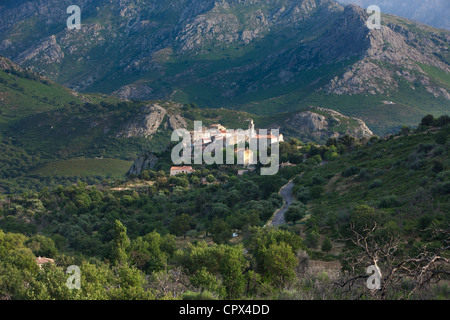 Le village de Porto sur la route des artisans, la Balagne, Corse, France Banque D'Images