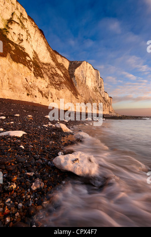 Les falaises blanches de Douvres à l'aube, St Margaret's Bay, Kent, Angleterre Banque D'Images