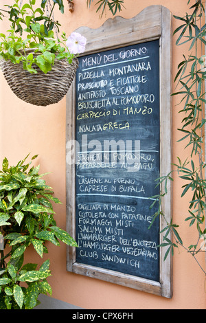 Tableau menu pour restaurant Enoteca Baldi dans Piazza Bucciarelli, Greve-in-Chianti, Toscane, Italie Banque D'Images