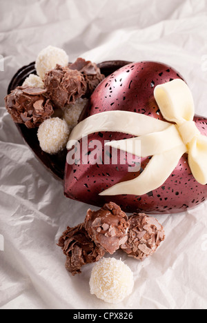 Confiseries au chocolat dans une boîte Banque D'Images