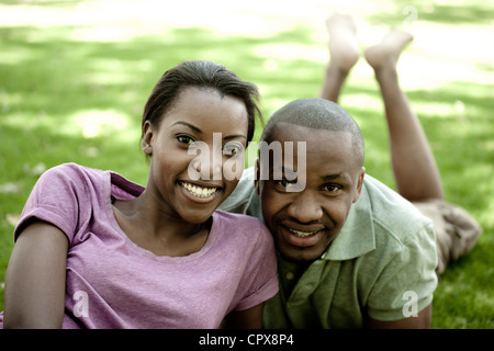 Libre d'un jeune black couple smiling at the camera Banque D'Images