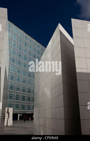 L'extérieur de l'Institut du Monde Arabe (IMA) ou Institut du Monde Arabe (AWI), Paris, France par l'architecte Jean Nouvel. Banque D'Images