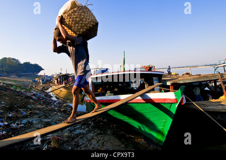 Myanmar (Birmanie), Mandalay Division, Mandalay, Ma Yan Gyan Jetty Banque D'Images