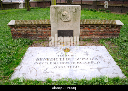 Den Haag / La Haye (Gravenhaage). Mémorial à Benoît Spinoza Banque D'Images