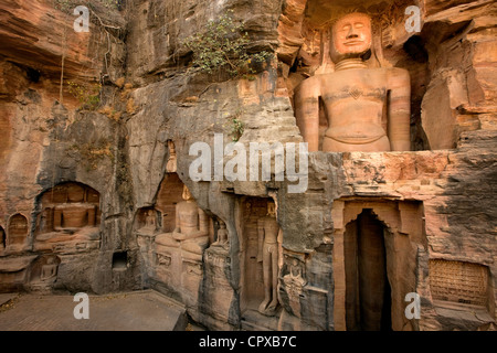 L'Inde, le Madhya Pradesh, l'État, fort de Gwalior en date du 15e siècle sculptures Jain Banque D'Images