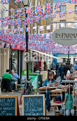 Sidewalk cafe, Fitzrovia, W1, Londres, Royaume-Uni Banque D'Images