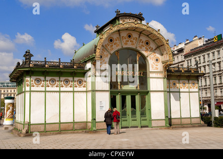 Autriche Vienne centre historique classé au Patrimoine Mondial par l'UNESCO de la station de métro Karlsplatz ancien pavillon Otto Wagner's Art Banque D'Images