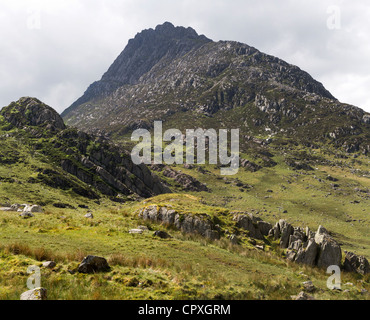 La montagne emblématique dans le Nord du Pays de Galles Tryfan Banque D'Images