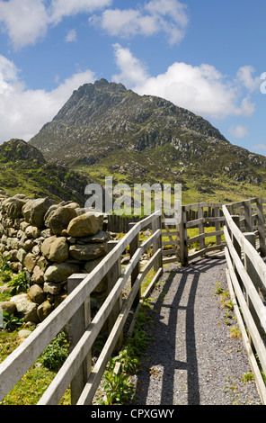 La montagne emblématique dans le Nord du Pays de Galles Tryfan Banque D'Images