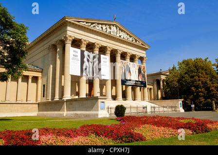 Hongrie Budapest Museum of Fine Arts (Szepmuveszeti Muzeum) sur la Place des Héros (Hosok tere) inscrite au Patrimoine Mondial de l'UNESCO Banque D'Images